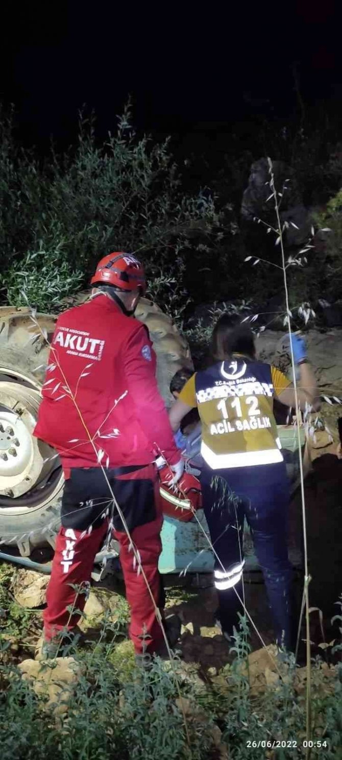 Kayıp yaşlı adam devrilen traktörün altında ölü bulundu