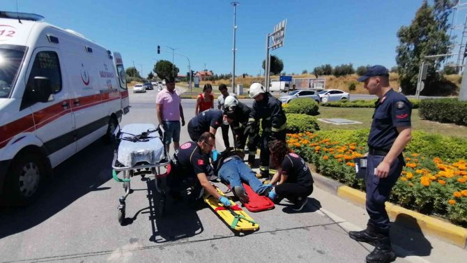 Kaza yerinden geçerken duyarsız kalmadı ambulans gelinceye kadar kurtarma ekiplerine destek verdi