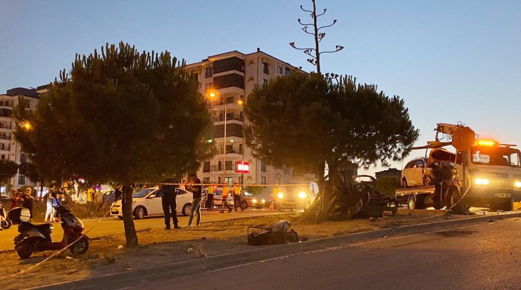 Kazada savrulan 2 araç, kaldırımdakilere çarptı; Azra bebek öldü, 7 yaralı