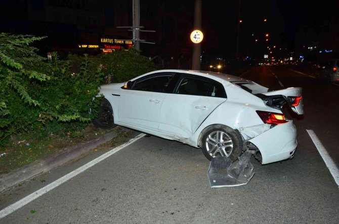 Kazadan sonra kaldırımda yürüyen yayaya  çarptı: 2 yaralı