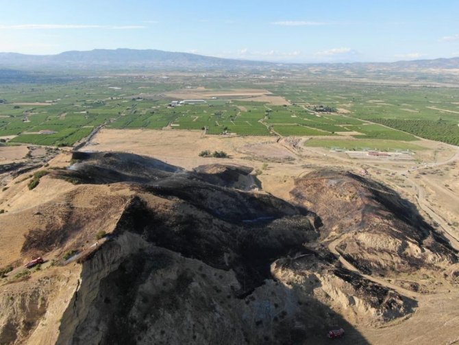 Korkutan yangın: Yangına havadan ve karadan müdahale edildi