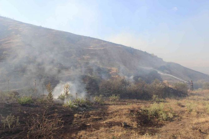 Korkutan yangın: Yangına havadan ve karadan müdahale edildi