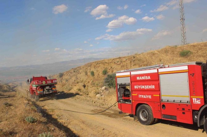 Korkutan yangın: Yangına havadan ve karadan müdahale edildi