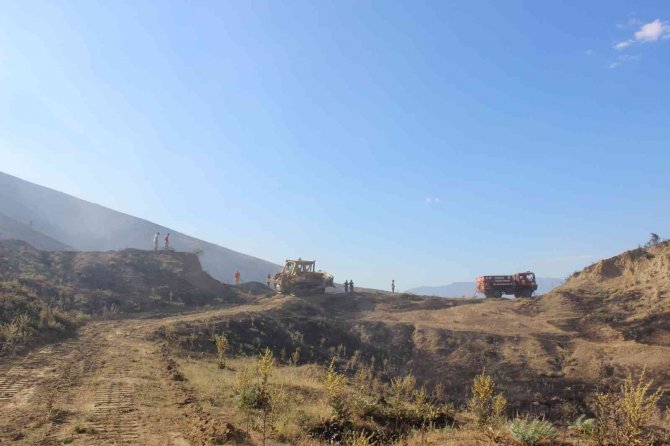 Korkutan yangın: Yangına havadan ve karadan müdahale edildi