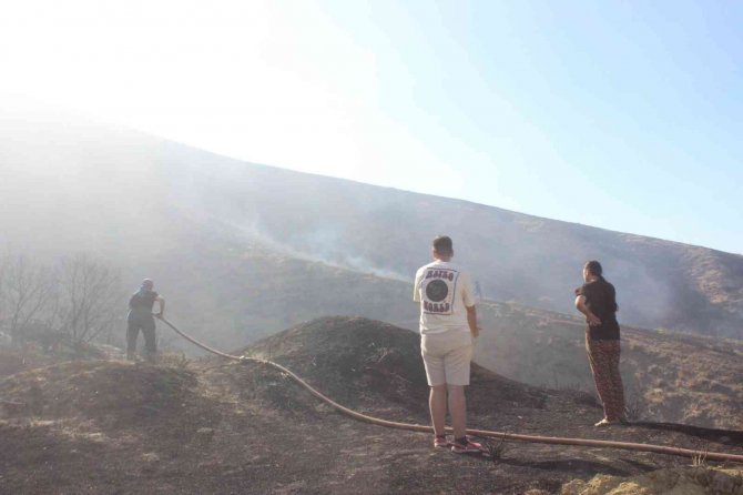 Korkutan yangın: Yangına havadan ve karadan müdahale edildi