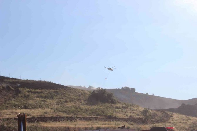 Korkutan yangın: Yangına havadan ve karadan müdahale edildi