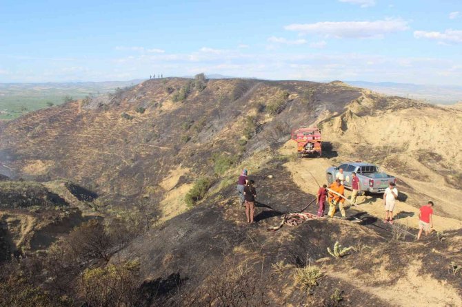 Korkutan yangın: Yangına havadan ve karadan müdahale edildi