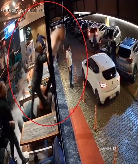 Meyhanede başlayıp kafede devam eden saldırı