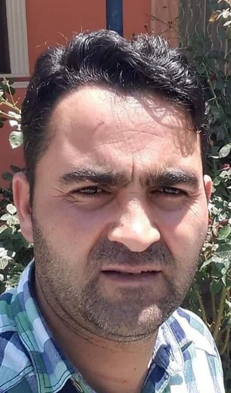 Minibüs akaryakıt istasyonun fiyat panosuna çarptı: 2 ölü, 1 ağır yaralı