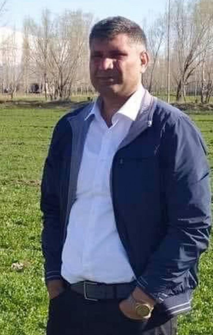 Minibüs akaryakıt istasyonun fiyat panosuna çarptı: 2 ölü, 1 ağır yaralı