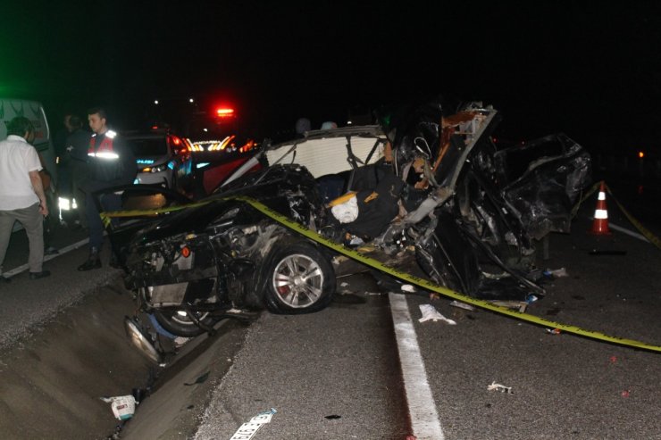 Otomobil ile yolcu otobüsü çarpıştı: 2 ölü, 16 yaralı