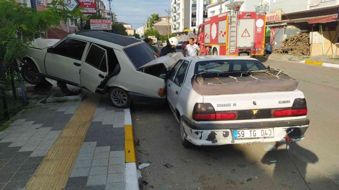Park halinde ki otomobile çarptı: 1 Yaralı