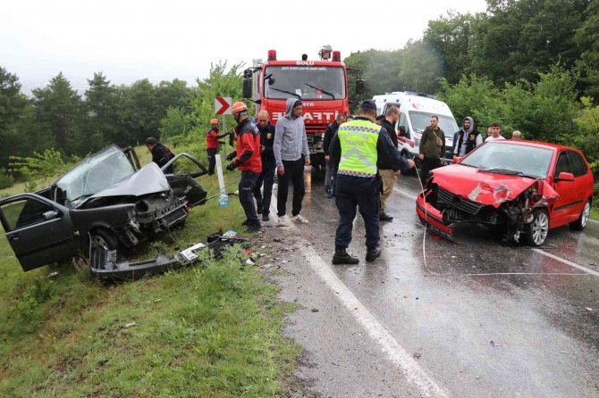 Parka giderken kaza yaptılar: 5 yaralı
