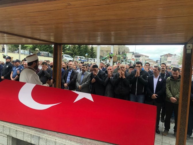 Silahla öldürülen polis Kübra Açar son yolculuğuna uğurlandı