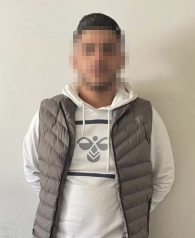 Silahlı kavga kamerada: Şakalaşıyormuş gibi yapıp bacaklarından vurdu