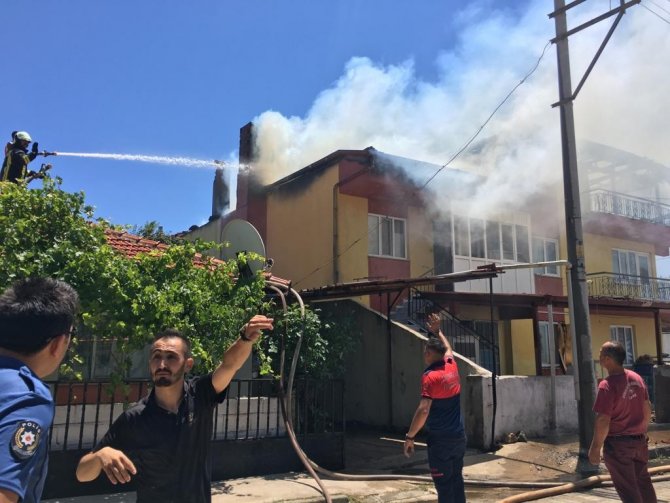 Tüplerin ardı ardına patladığı imalathane alevlere yenildi