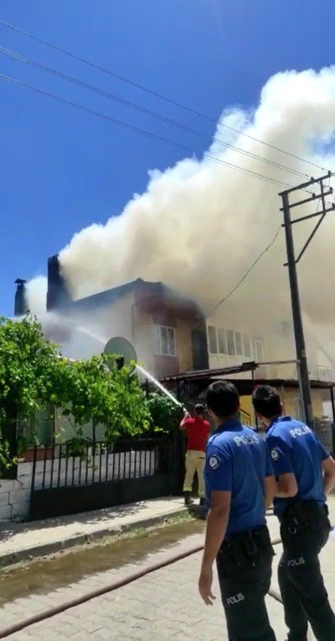 Tüplerin ardı ardına patladığı imalathane alevlere yenildi