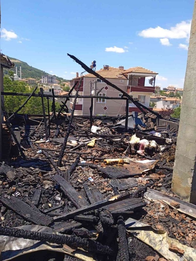 Tüplerin ardı ardına patladığı imalathane alevlere yenildi