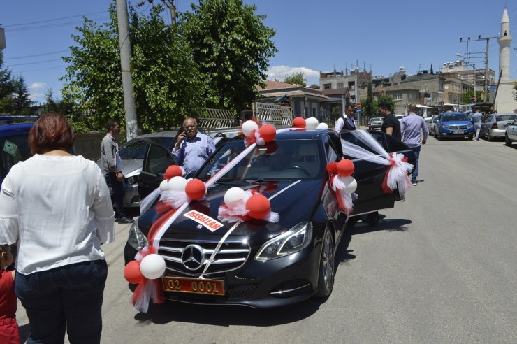 Vali'nin makam aracı, sünnet arabası oldu