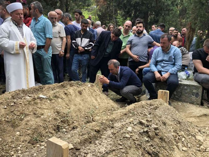 Yeni evli çift balayından memleketine tabutla döndü