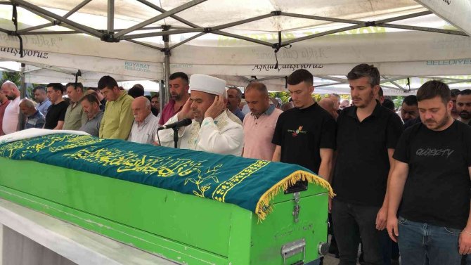 Yeni evli çift balayından memleketine tabutla döndü