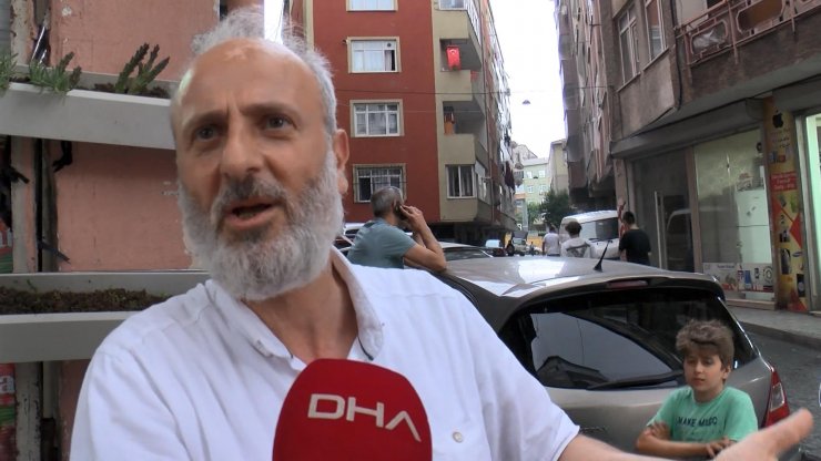 4 katlı binanın çatısında çıkan yangın alt kata sıçradı