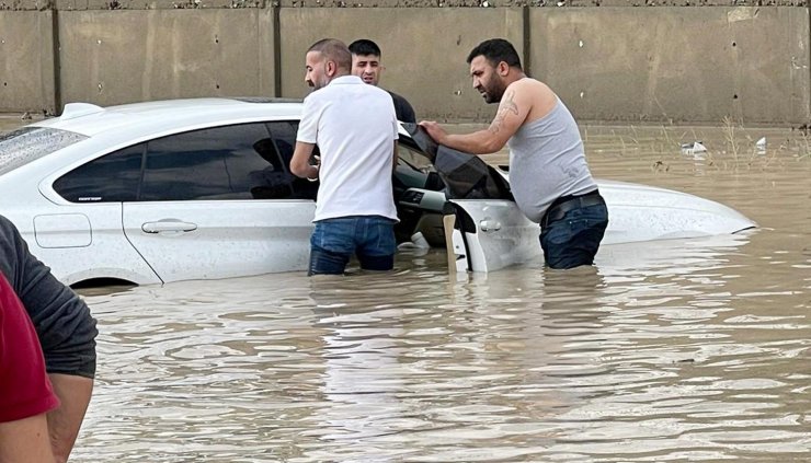 Ağrı ve Iğdır'daki sel gümrük kapılarını olumsuz etkiledi