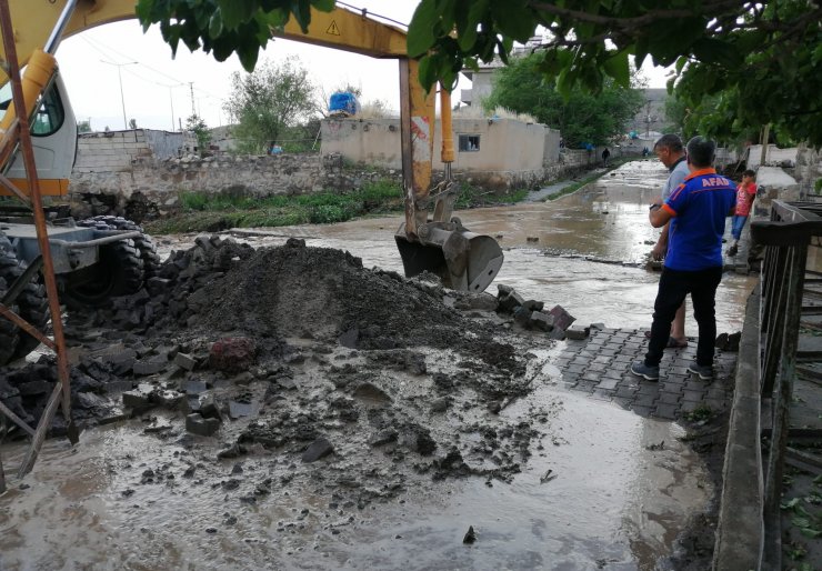 Ağrı ve Iğdır'daki sel gümrük kapılarını olumsuz etkiledi