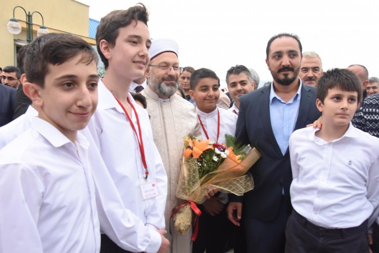 Ali Erbaş: Çocukları söz ve hareketlerinizle incitmemenizi rica ediyorum