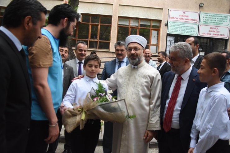 Ali Erbaş: Çocukları söz ve hareketlerinizle incitmemenizi rica ediyorum