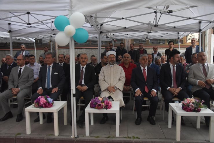 Ali Erbaş: Çocukları söz ve hareketlerinizle incitmemenizi rica ediyorum