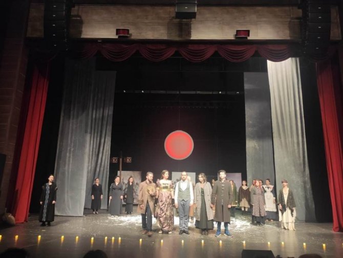 Bir yıllık eğitim sürecinde öğrendiklerini sergilediler