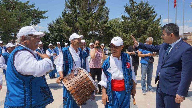 Davullu-zurnalı davete turistlerden yoğun ilgi