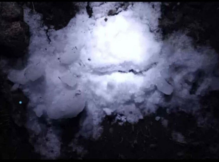 Gökten buz kültesi düştü, çoban 'bomba' korkusu yaşadı