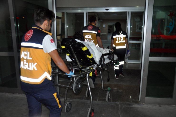 Husumetli olduğu kişinin düğününe giden arkadaşını bıçakladı