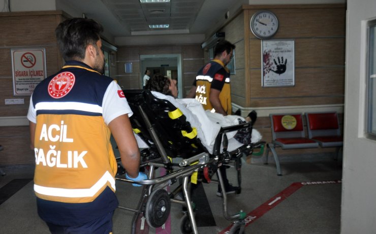 Husumetli olduğu kişinin düğününe giden arkadaşını bıçakladı