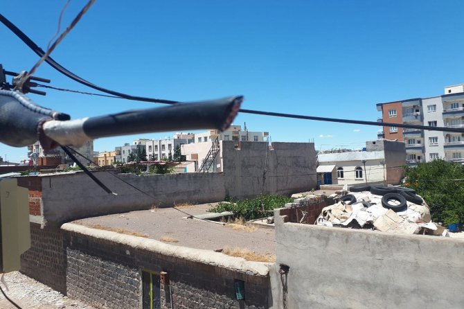 Kablo hırsızları mahalle sakinlerini internetsiz bıraktı