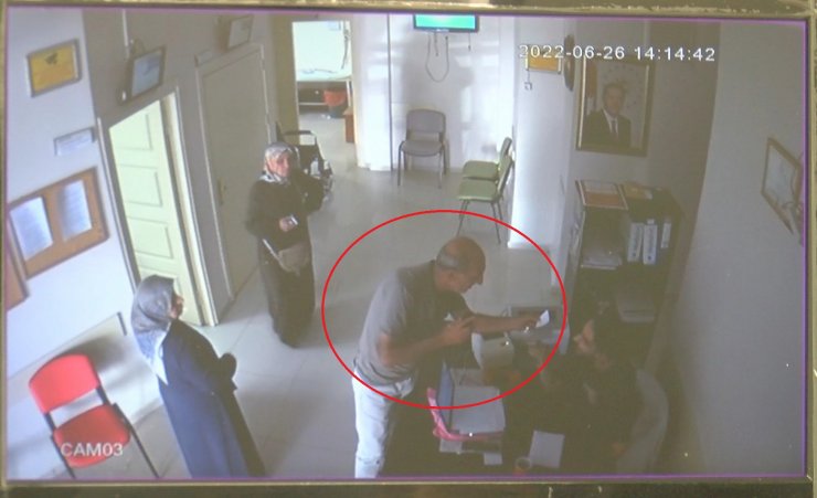 Kimliksiz ilaç yazdırmak isteyen baba ve 2 oğlu, sağlık çalışanlarına saldırdı