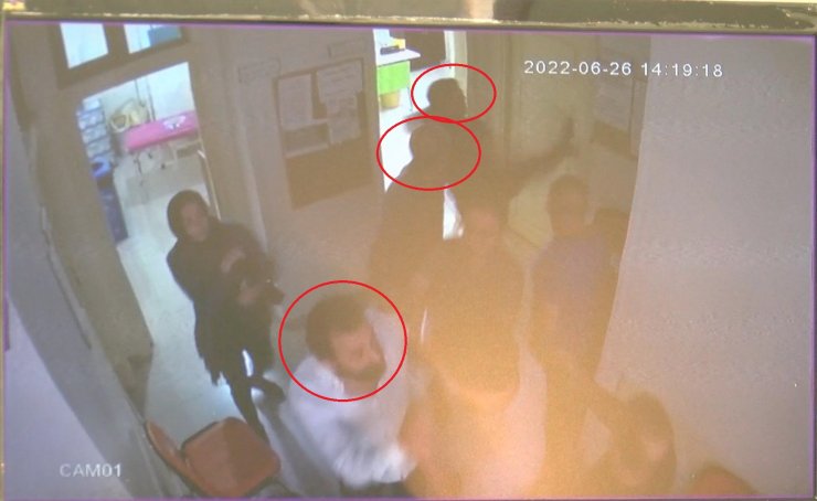 Kimliksiz ilaç yazdırmak isteyen baba ve 2 oğlu, sağlık çalışanlarına saldırdı