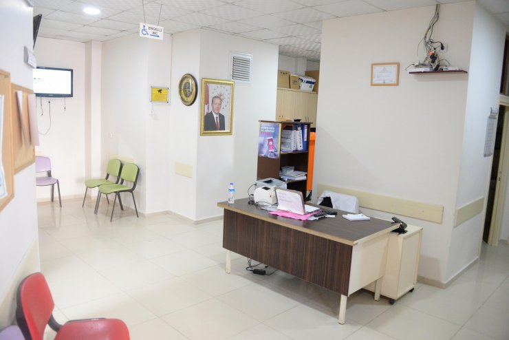 Kimliksiz ilaç yazdırmak isteyen baba ve 2 oğlu, sağlık çalışanlarına saldırdı