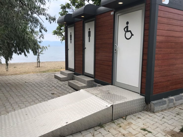 Plajlara engelli rampaları yerleştirildi