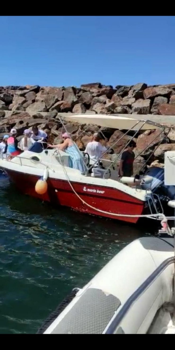 Saros'ta sürüklenen teknedeki 8 kişi, radarla belirlenip kurtarıldı