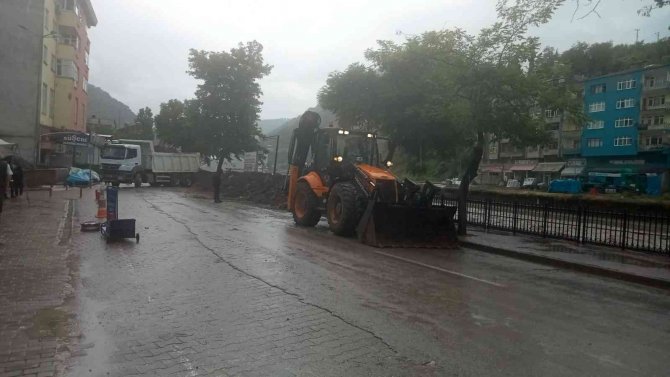 Sel sularının geçişini engellemek için set çekildi