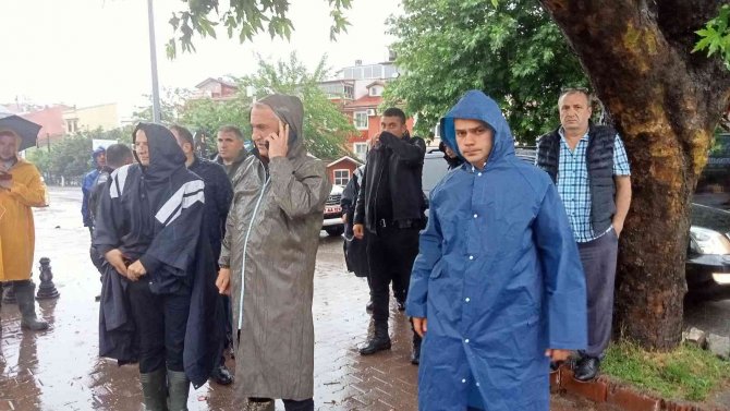 Sel sularının geçişini engellemek için set çekildi