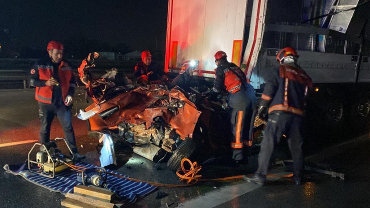 3 TIR, 1 otomobil çarpıştı: 1 ölü, 3 yaralı