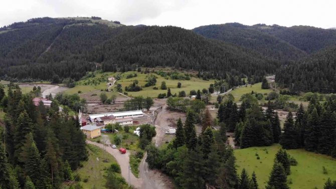 "Babasını hacca yolcu etmek için köye geldi"