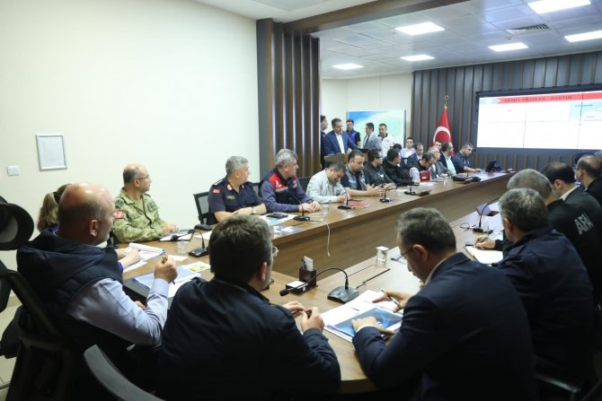 Bakan Soylu, kriz masasında bilgi aldı