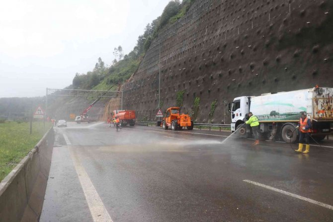 Bolu Dağı Tüneli İstanbul yönü 13 saat sonra ulaşıma açıldı