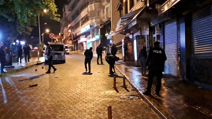 Büfe işletmecilerine silahlı saldırı: 2 yaralı