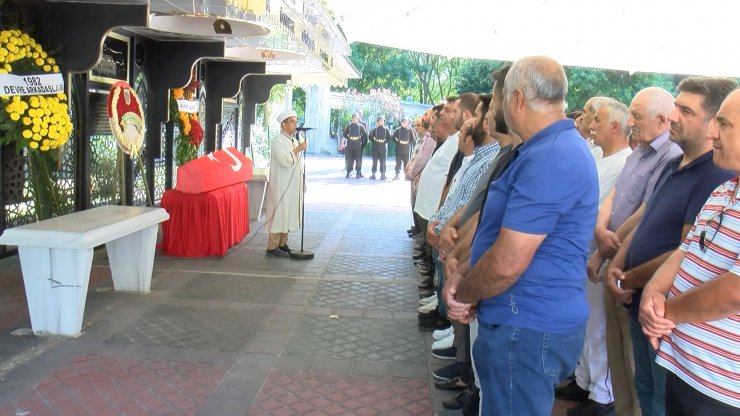 Direksiyonda kalp krizi geçiren taksiciden faciayı önleyen hamle